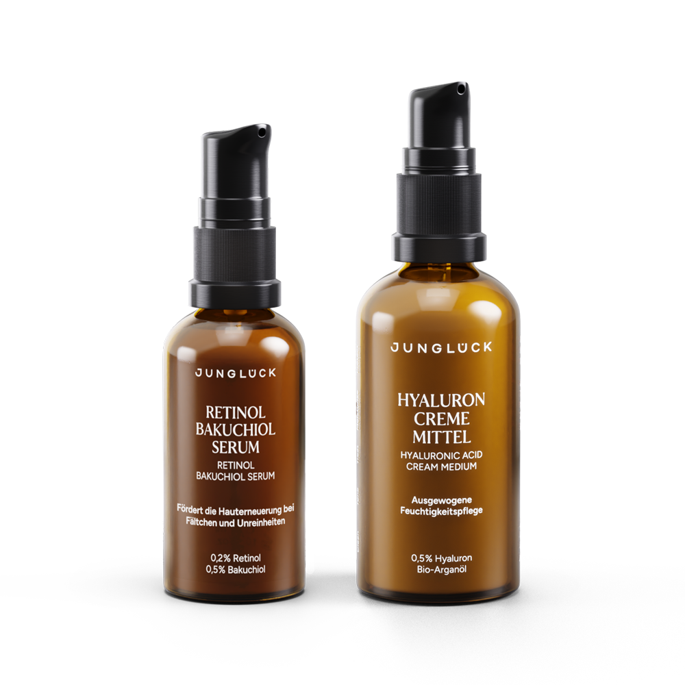 Zwei Braunglasflaschen im Glatt Gepflegt Set: links Retinol Bakuchöl Serum, rechts Hyaluron Creme Mittel.