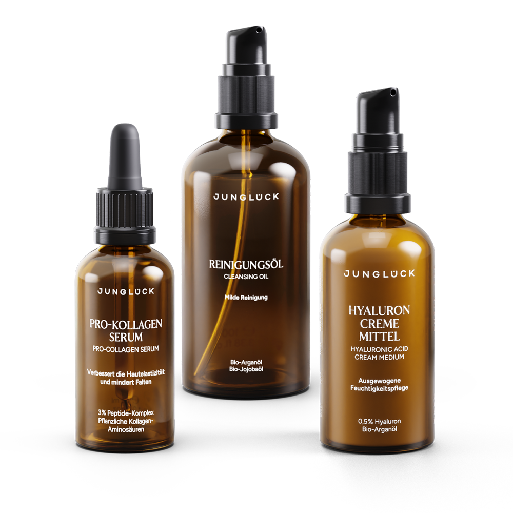 Drei Braunglasflaschen: Pro-Kollagen Serum, Reinigungsöl und Hyaluron Creme Mittel. Ideal zur Hautpflege und Selbstfürsorge.
