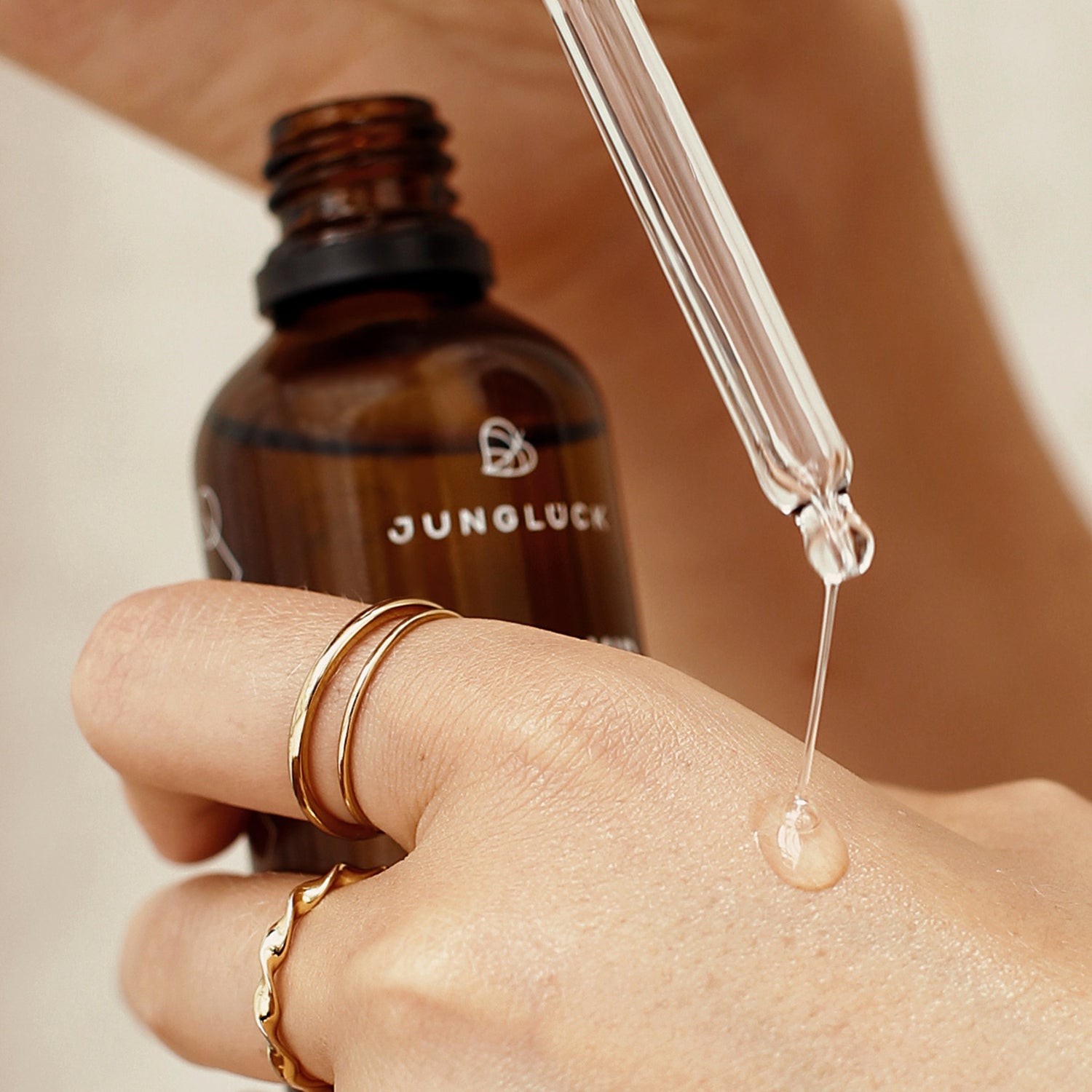 Niacinamid Serum JUNGLÜCK Konsistenz
