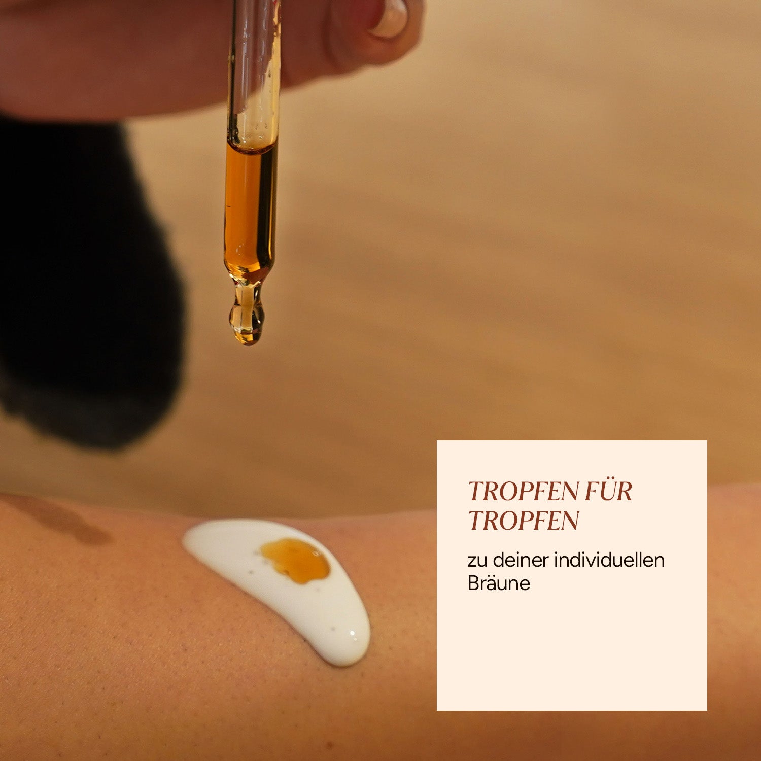 Junglück Sonnenverwöhnt Trio - Selbstbräunungskonzentrat wird auf Body Lotion getropft