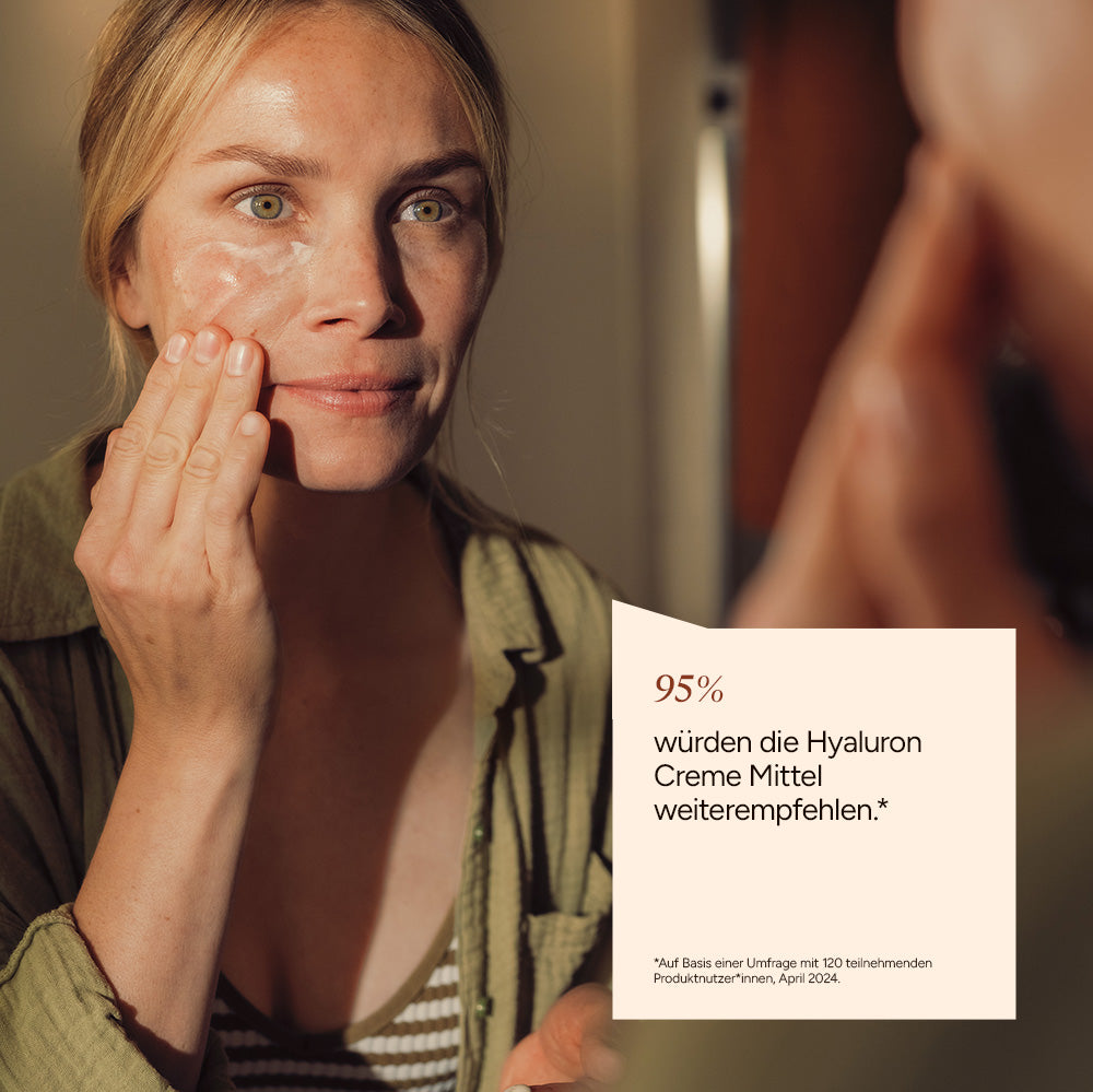 Junglück Sonnenverwöhnt Trio - Hyaluron Creme Mittel wird von Frau aufgetragen