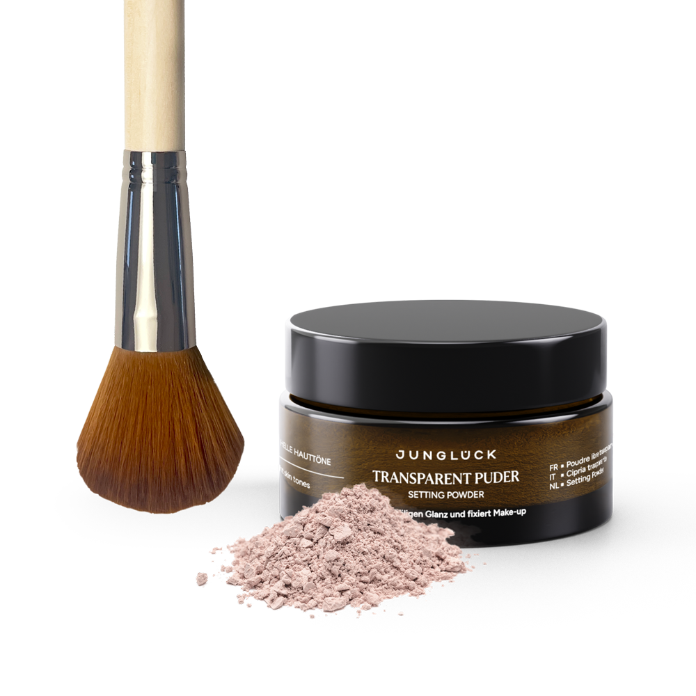 Braunglasflasche mit Transparent Puder und Puderpinsel in einem Set, feiner Puder auf dem Tisch.